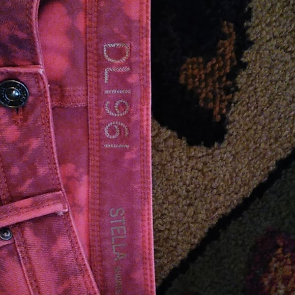 Super cute DL1961 Stella denim shorts. - Picture 4 of 8